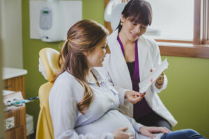 Lee más sobre el artículo 🦷 El dentista durante el embarazo