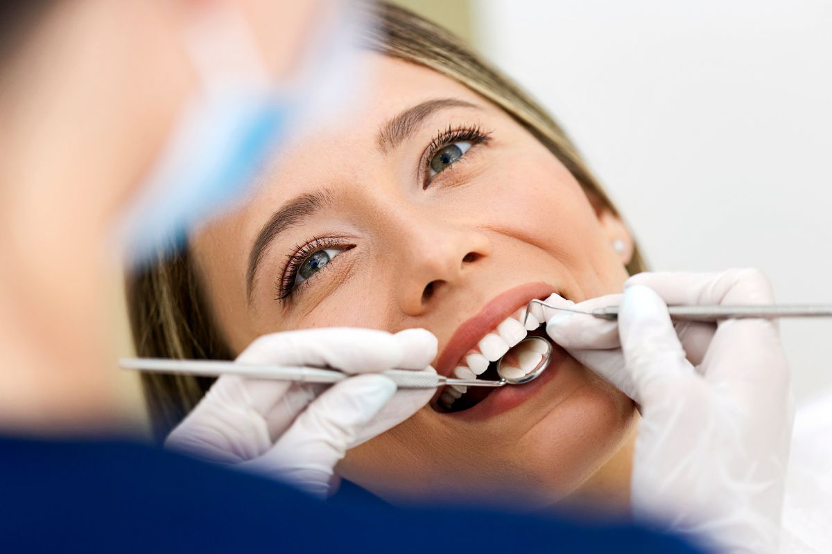 Lee más sobre el artículo 🦷 La importancia de una limpieza dental anual