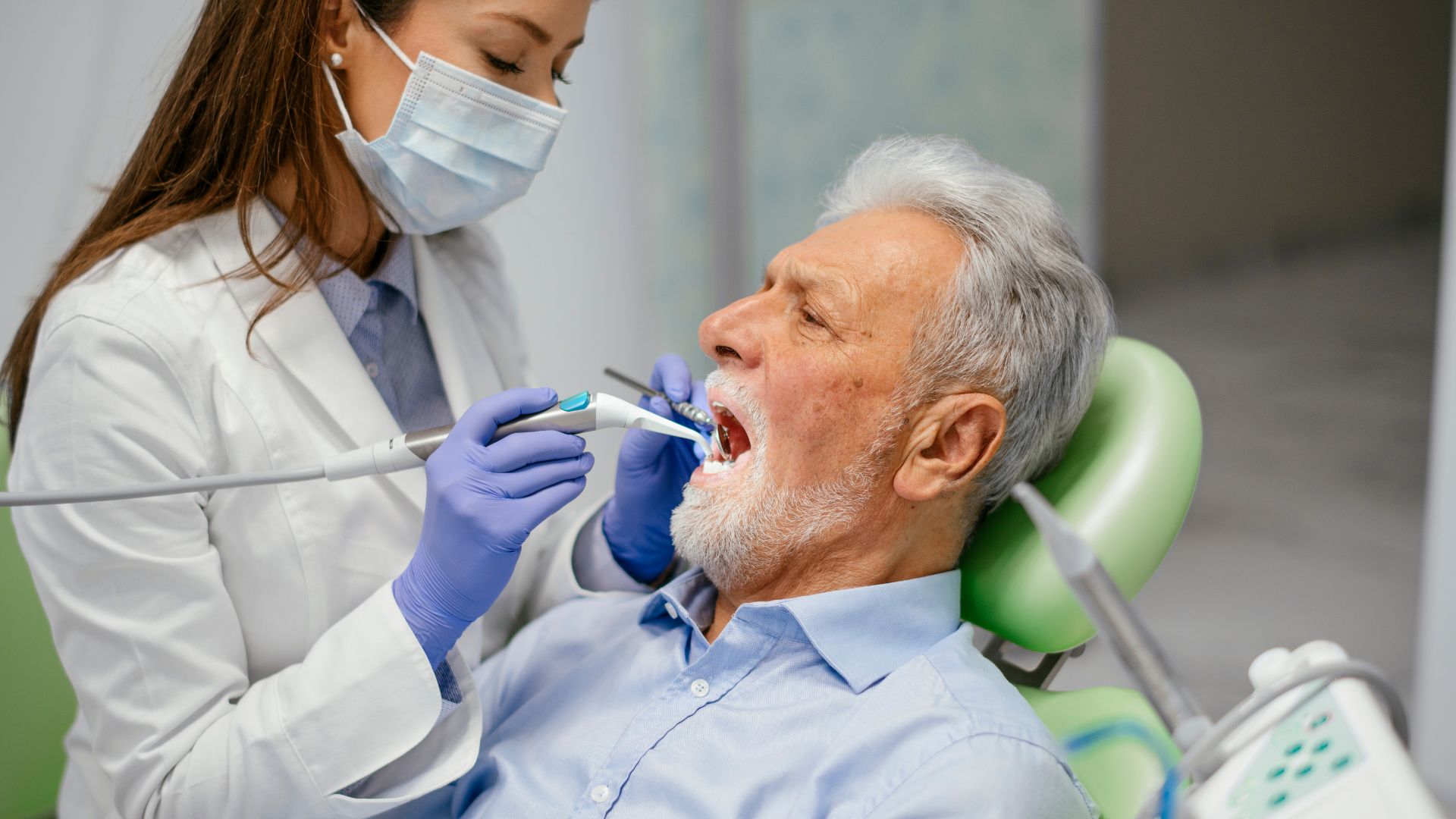 En este momento estás viendo 🦷 Dentista para personas mayores en Santander