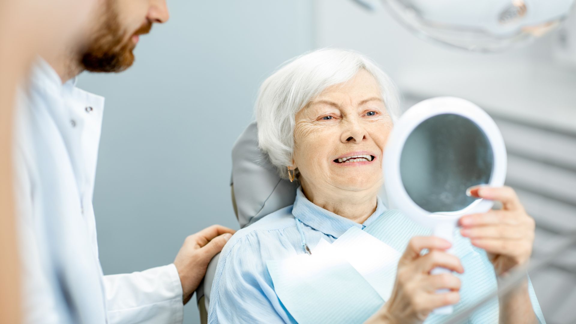 implantes dentales para mayores